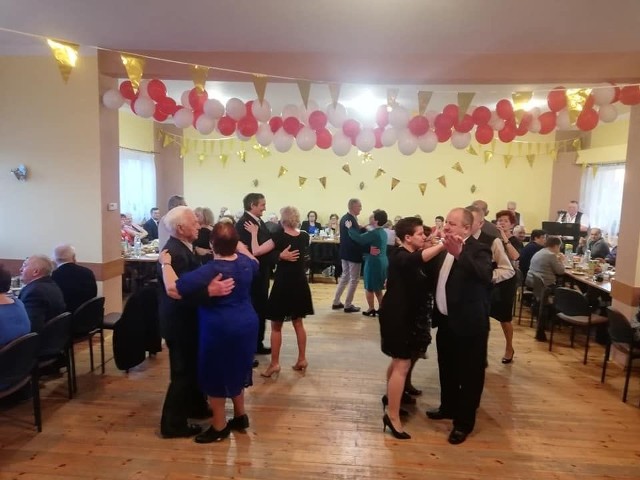 Na zabawie tanecznej seniorzy bawili się świetnie
