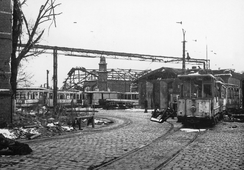 Zajezdnia tramwajów przy ul. Legnickiej, 1945 rok...