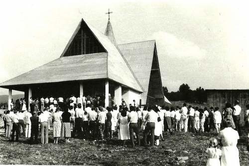 Plac pod budowę tego kościoła poświęcono 22 lipca 1984 r., w...