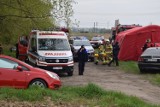 Samochód wjechał do stawu pod Pleszewem. Mężczyzna nie przeżył. Akcja strażaków i nurków! 