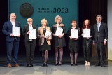 Plebiscyt Edukacyjny 2022 w Świętokrzyskiem. Wspaniali nauczyciele i szkoły nagrodzeni! Kto zwyciężył? Zobacz zdjęcia