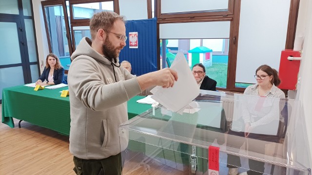 Jednym z pierwszych głosujących na Śląsku był pan Piotr