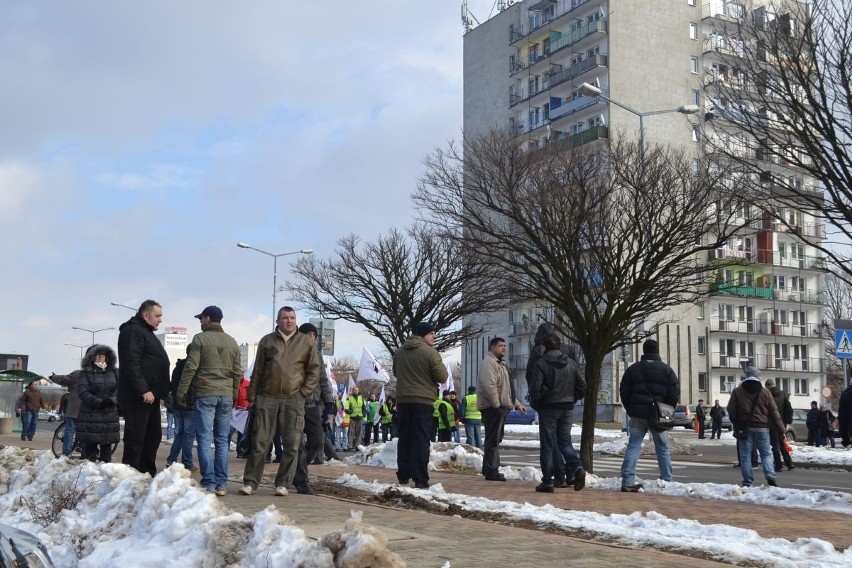 Strajk w JSW: górnicy Jas-Mos pod siedzibą spółki