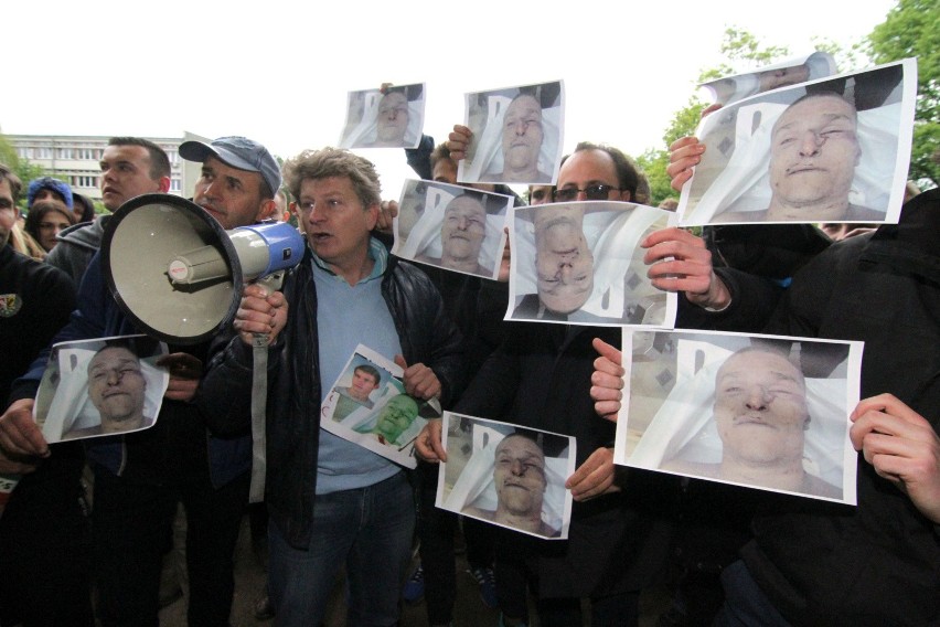 17.05.2016 protestujący po śmierci Igora Stachowiaka