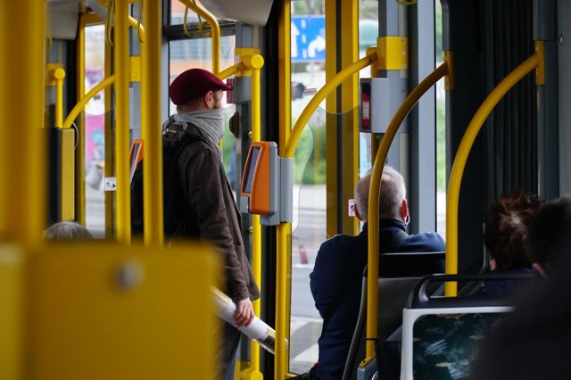 Do zdarzenia doszło na poznańskiej Wildzie po godzinie 8, 25 sierpnia. W jadącą w kierunku Dębca "10" uderzył samochód ciężarowy. 