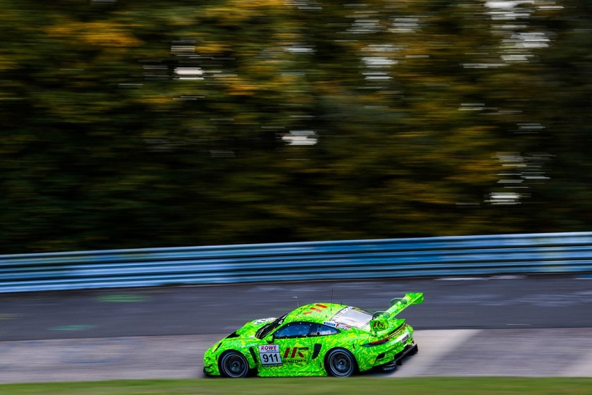 Nowe Porsche 911 GT3 R. Tak radzi sobie na torze 