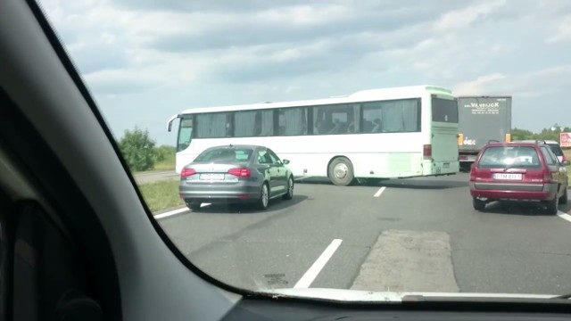 Autokar z dziećmi zawracał na środku trasy Częstochowa-Radomsko!