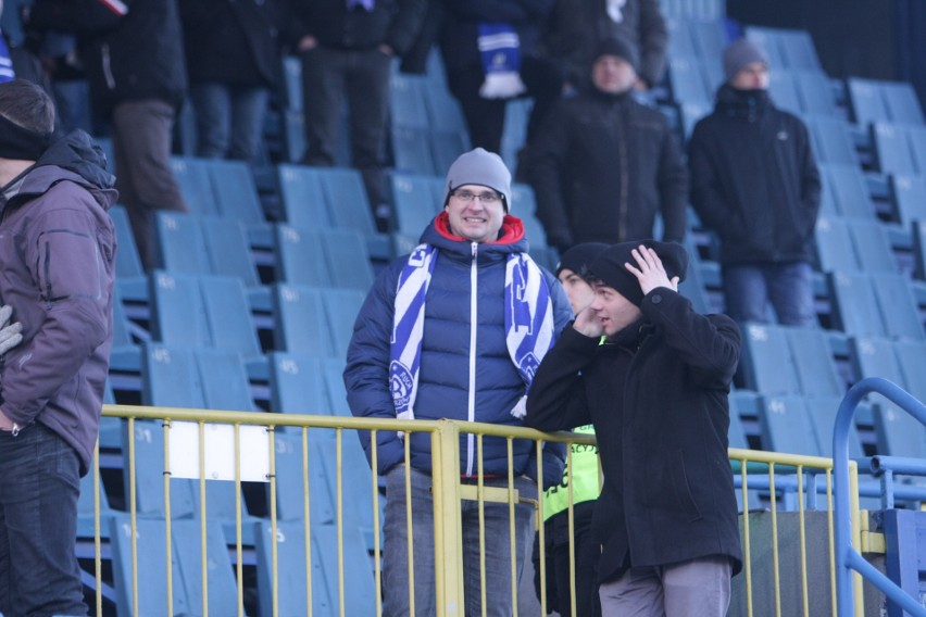 Ruch Chorzów - Bytovia [ZDJĘCIA KIBICÓW] Fani zmobilizowali piłkarzy Niebieskich
