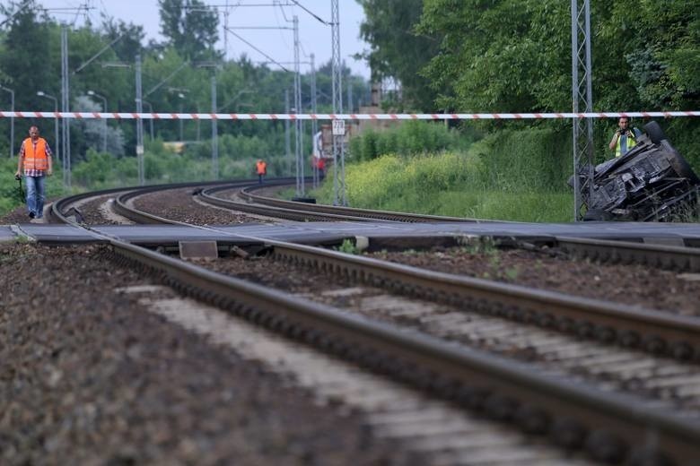 Na początku czerwca dróżniczka na przejeździe przy...