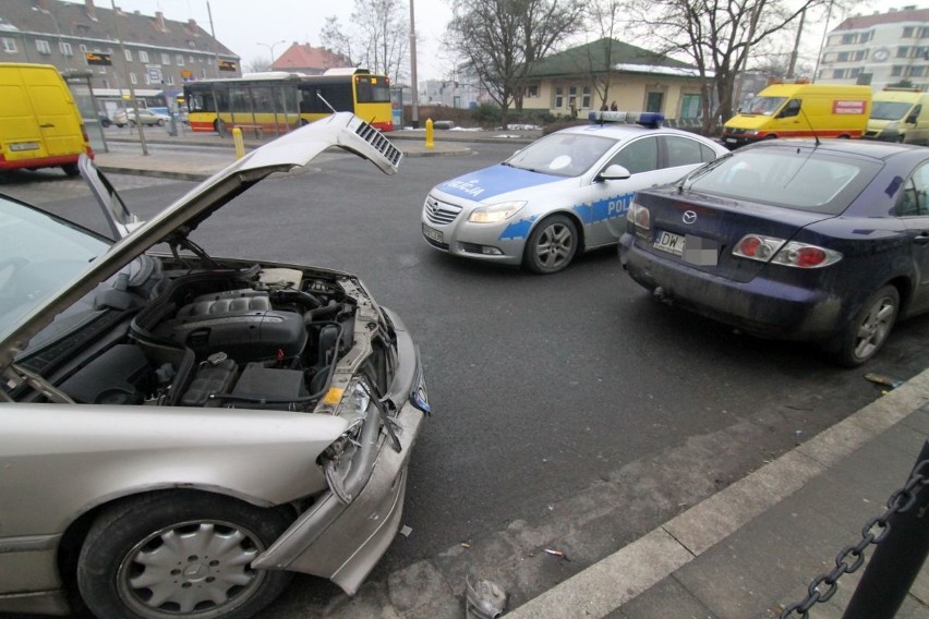 Zderzenie trzech aut na Toruńskiej