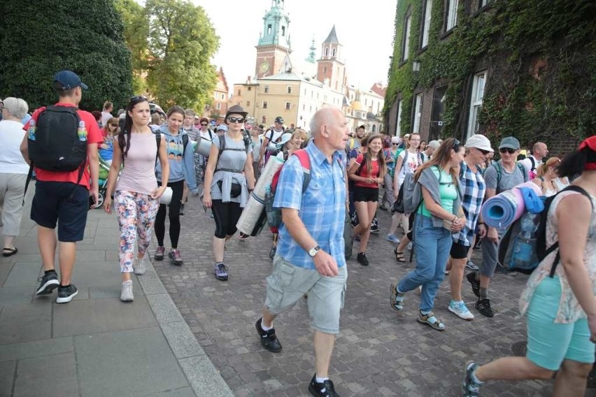 Kraków. Pielgrzymi tłumnie ruszyli na Janą Górę [ZDJĘCIA]