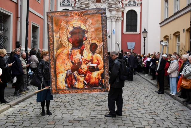 Rocznica chrztu Polski: Uroczysta procesja przeszła do katedry