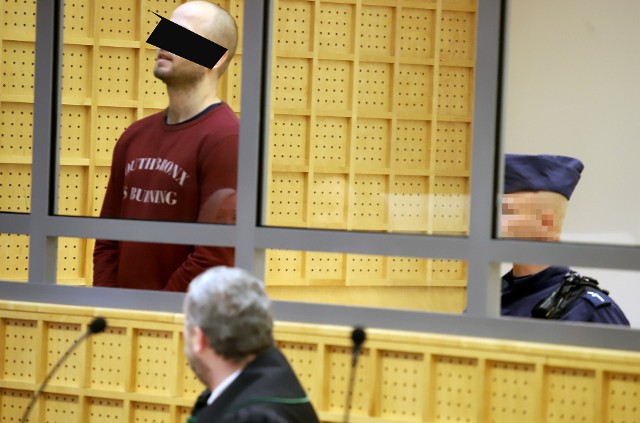 Proces Daniela Ch. ze Zduńskiej Woli, któremu prokuratura zarzuciła podwójne zabójstwo, zaczął się we wtorek 28 listopada w Sądzie Okręgowym w Łodzi.