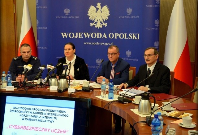Porozumienie podpisali dziś: wojewoda opolski, komendant wojewódzki policji oraz opolski kurator oświaty.