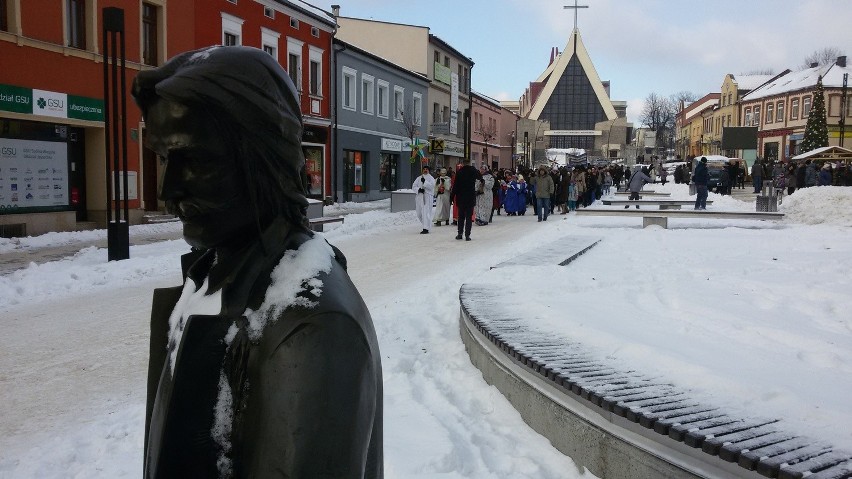 Jaworzno: Orszak Trzech Króli przeszedł przez rynek. Były alpaki i traktorki [ZDJĘCIA]