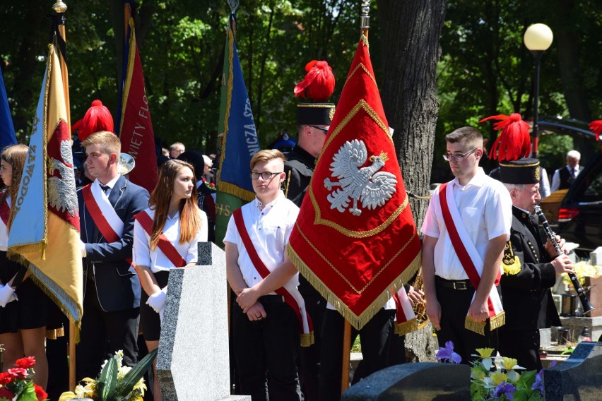 Pogrzeb Piotra Sollocha, byłego burmistrza Krapkowic. Żegnały go tłumy mieszkańców 