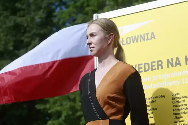 Urszula Brzezińska-Hołownia i Szymon Hołownia poznali się dzięki jego pracy. Mężczyzna, wówczas prezenter telewizyjny, odwiedził lotnisko wojskowe.