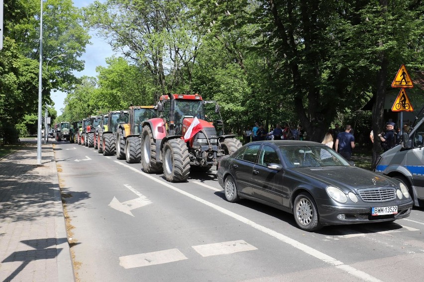 W środę 9 maja podlascy rolnicy przyjechali na protest do...