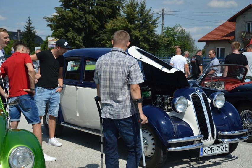 Zlot samochodowych i motocyklowych staruszków w Proszowicach