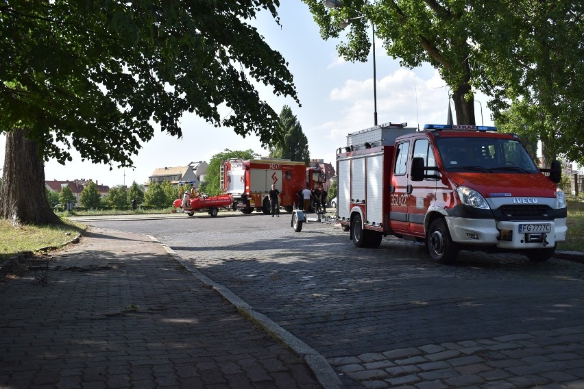 W akcję ratowniczą zaangażowali się strażacy oraz policjanci...