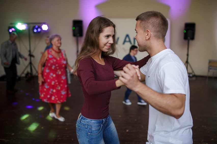 Tarnów. Letnia potańcówka w amfiteatrze [ZDJĘCIA]