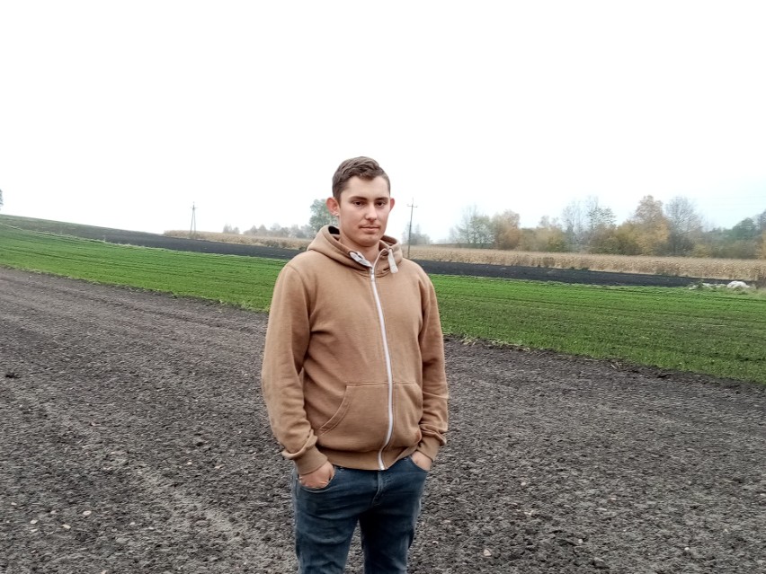 Sebastian Niedźwiedź z Morawianek w gminie Bejsce zdobył tytuł Rolnika Roku 2020 Powiatu Kazimierskiego. Poznajmy laureata 