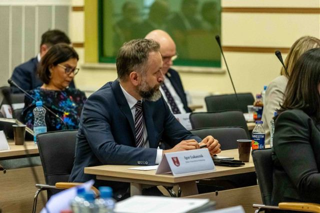 Dyskusja nad podwyżkami opłat za egzaminy na prawo jazdy wstrzymana