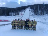 Zakopane szykuje się na skoki. Trzeba było wywozić śnieg ze skoczni, teraz ćwiczą tam strażacy