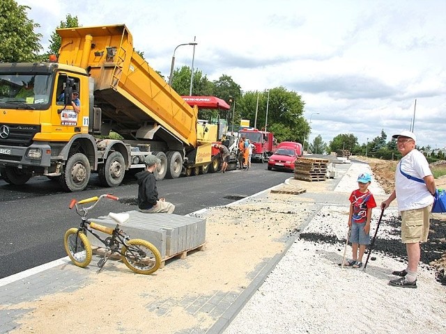 Mieszkańcy Strzemięcina oglądają postęp prac