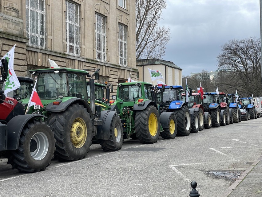 Rolnicy zaostrzają protest. Na ulice Szczecina wyjedzie ponad 200 ciągników 