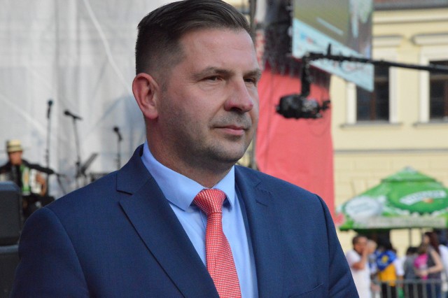 Burmistrz Myślenice Maciej Ostrowski jeszcze nie potwierdził swojego startu w nadchodzących wyborach. Czy to zrobi?