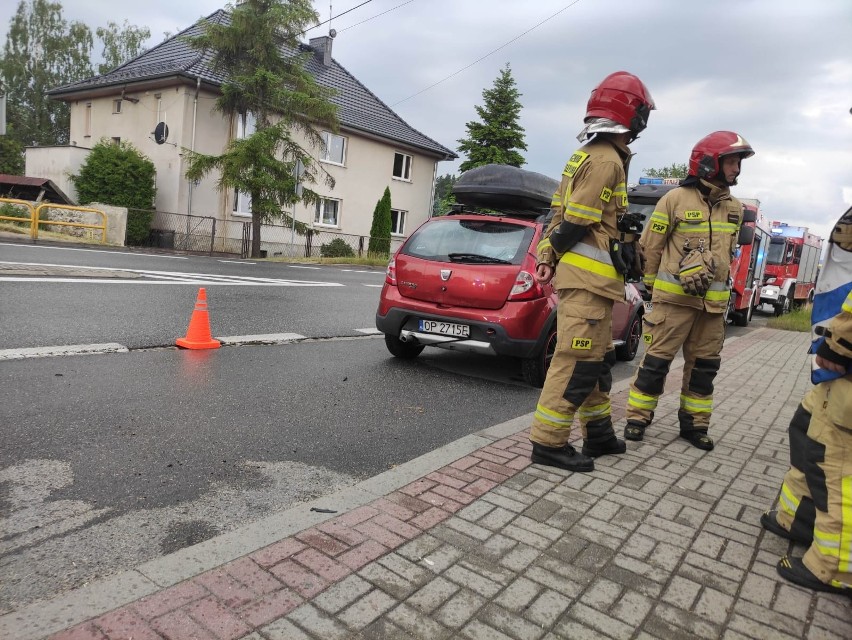 W wyniku zdarzenia do szpitala trafiły dwie osoby.