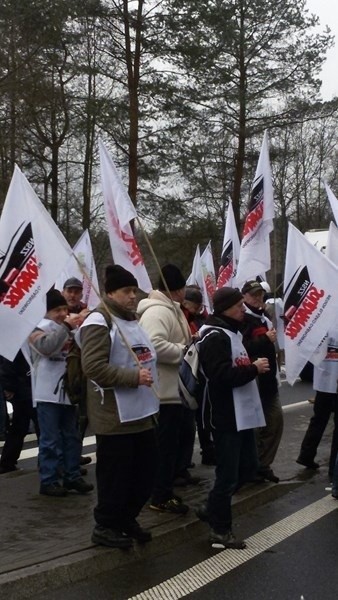 Strajk na Śląsku: Górnicy zablokowali drogi DK1 w...