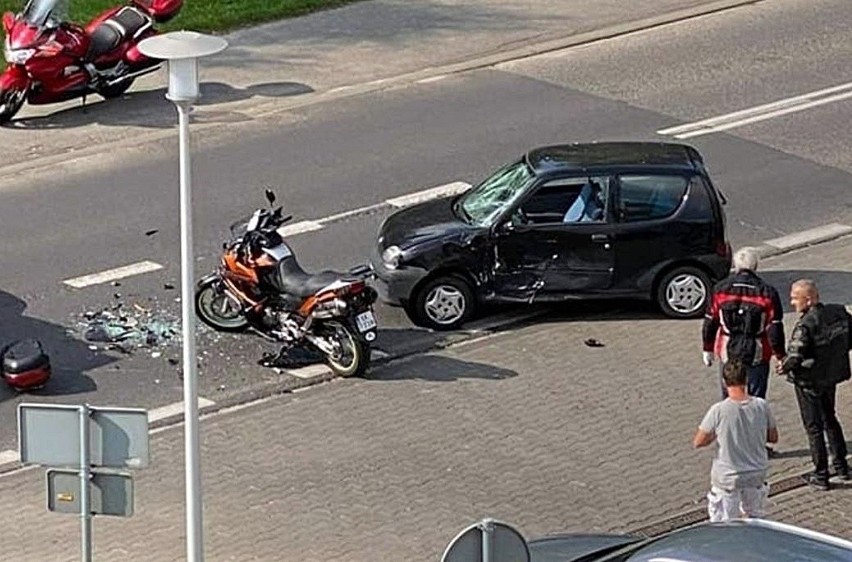 Groźny wypadek przy ulicy Bażantów w Katowicach. Samochód...