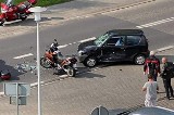 Wypadek motocyklisty w Katowicach. Zderzył się z autem na ul. Bażantów. Trafił do szpitala