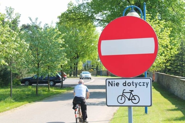 Dzięki zmianie oznakowania rowerzyści mogą bez problemów dojechać np. na cmentarz przy ul. Cichej.