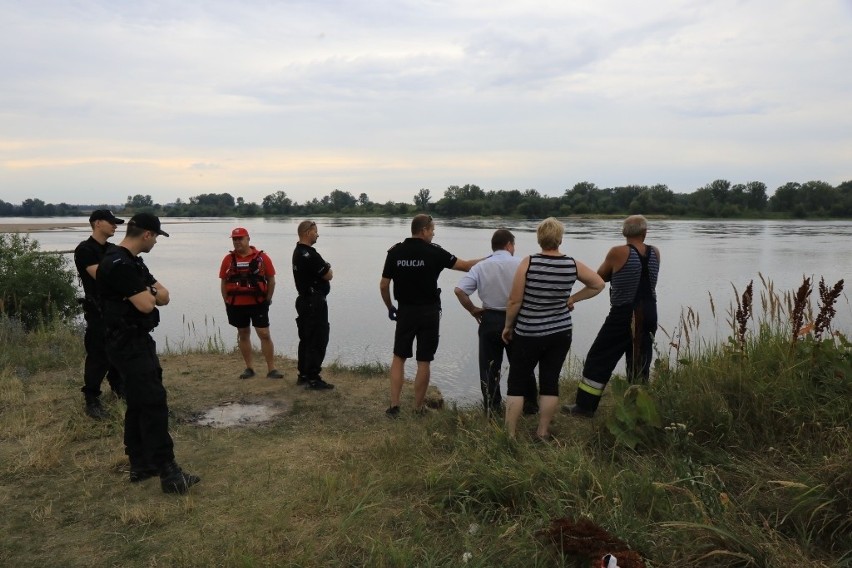 Wyłowiono topielca pod Osiekiem. Zdjęcia z miejsca akcji