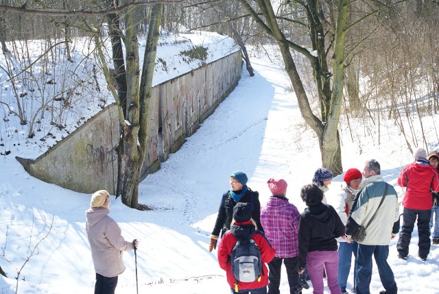 Twierdzę grudziądzką zbudowano na kępie należącej administracyjnie do Nowej Wsi. Miejsce to wybrał sam król Prus Fryderyk II podczas rekonesansu w 1775 r. Budowę rozpoczęto w następnym roku przy użyciu 16 mln wypalonych na miejscu cegieł, które jednak nie zaspokoiły potrzeb ogromnej inwestycji i dlatego rozebrano miejscowy zamek krzyżacki i kilka innych na ziemi chełmińskiej. Na zdjęciu jeden z fortów tej twierdzy - Tarpno.