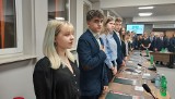 Młodzieżowa Rada Miasta w Ostrowcu Świętokrzyskim zainaugurowała kadencję. Uroczyste ślubowanie i wybór przewodniczących