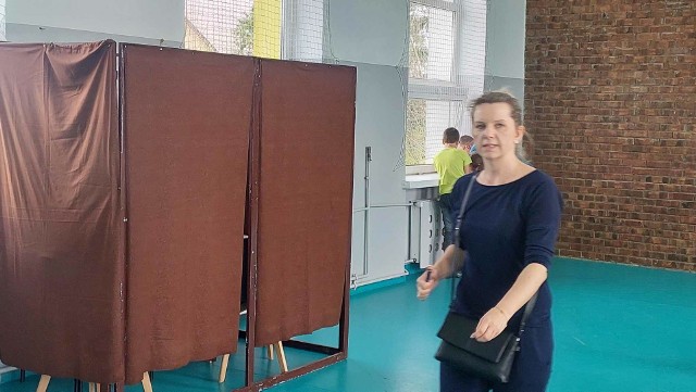 Obwodowa komisja wyborcza numer 34 w Ostrowcu Świętokrzyskim. Zobacz na kolejnych zdjęciach jak wygląda głosowanie w Ostrowcu i powiecie ostrowieckim.