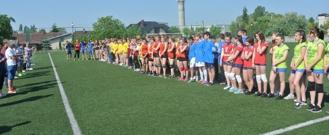 Podczas turnieju rywalizowano w dwóch dyscyplinach - piłce nożnej i siatkówce. W sumie w zawodach wzięło udział dwanaście drużyn. 
