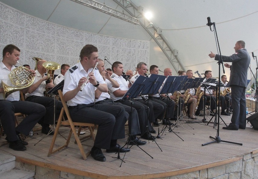Orkiestra Wojskowa z 42 Bazy Lotnictwa Szkolnego zagrała...