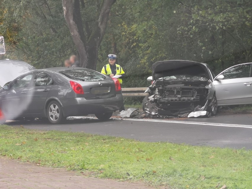 Poważny wypadek na ul. Zegadłowicza w Szczecinie. Dwie osoby trafiły do szpitala