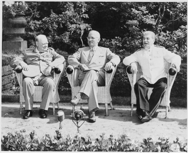 Winston Churchill, Harry Truman i Józef Stalin w Poczdamie