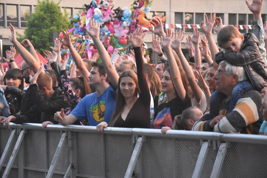 Dni Chrzanowa 2019. Gwiazda wieczoru zespół Łąki Łan porwał publiczność do zabawy [ZDJĘCIA] 