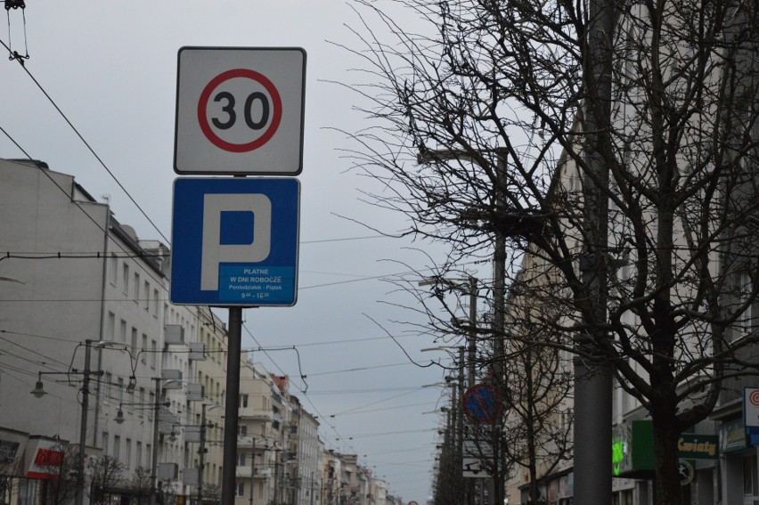 Tempo 30 w Gdyni to fikcja? Aktywiści miejscy domagają się wprowadzenia kolejnych utrudnień dla kierowców. Władze Gdyni to analizują