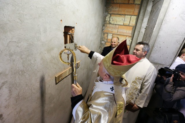 Uroczystość wmurowania kamienia węgielnego oraz poświęcenie tablicy wotywnej w budowanym kościele p.w. św. Jana Pawła II w Ignatkach-Osiedle