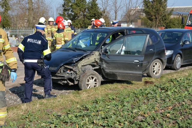 W Wielowiczu w powiecie sępoleńskim w sobotę 9 marca doszło do zderzenia czterech samochodów osobowych.