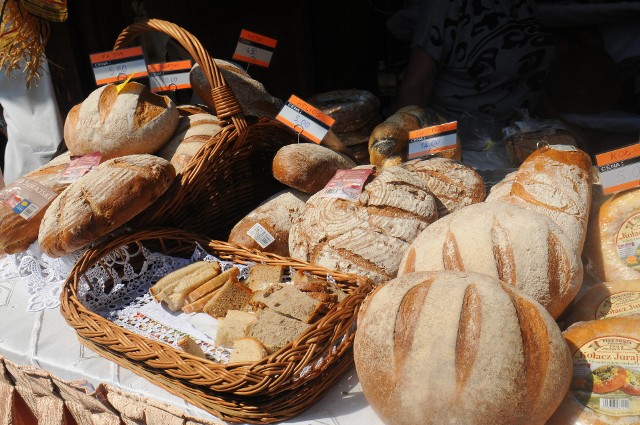 Już od godz. 10 na przybyłych do muzeum gości będą czekać występy zespołów folklorystycznych, stoiska z tradycyjnymi wyrobami i rękodziełem oraz rekonstrukcje obrzędów czy dawnych prac polowych podczas żniw