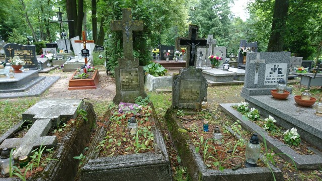 I takie groby są na szczecineckim cmentarzu...